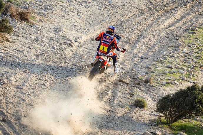 4 de janeiro de 2026, Yanbu, Arábia Saudita: 01 SANDERS Daniel (aus), Red Bull KTM Factory Racing, KTM, Rally GP, FIM W2RC, em ação durante a Etapa 1 do Dakar 2026, em 4 de janeiro de 2026, nos arredores de Yanbu, Arábia Saudita