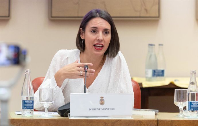 Archivo - La eurodiputada de Podemos Irene Montero interviene durante la jornada 'Lawfare, la democracia en disputa', en el Congreso, a 17 de octubre de 2025, en Madrid (España). Las jornadas han sido organizadas por el grupo parlamentario Sumar en colabo
