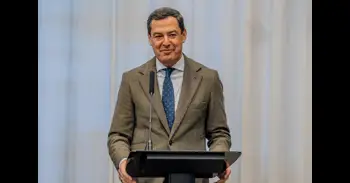 Moreno celebra que Andalucía cierra 2025 "liderando la bajada del paro en España y con más autónomos que parados"