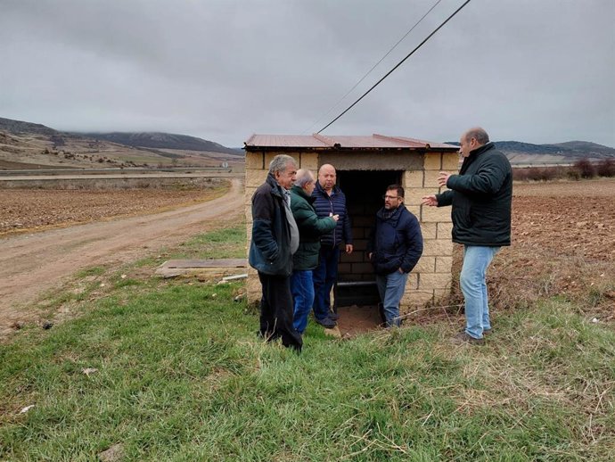 Los diputados provinciales del PP, Octavio Contreras y Javier Abad, han visitado Atienza con su alcalde, Pedro Loranca.