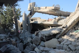 Archivo - Edificio destruido por un bombardeo de Israel contra la localidad de Zautar al Sharqiya, en Líbano (archivo)