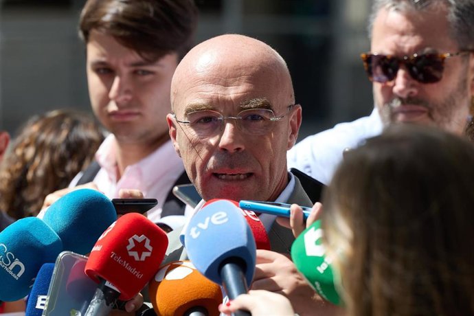 Archivo - El coordinador jurídico de VOX, Jorge Buxadé, ofrece declaraciones a los medios el día que declaran testigos del 'caso Begoña', en los Juzgados de Plaza de Castilla por el ‘caso Begoña’, a 26 de agosto de 2024, en Madrid (España). 