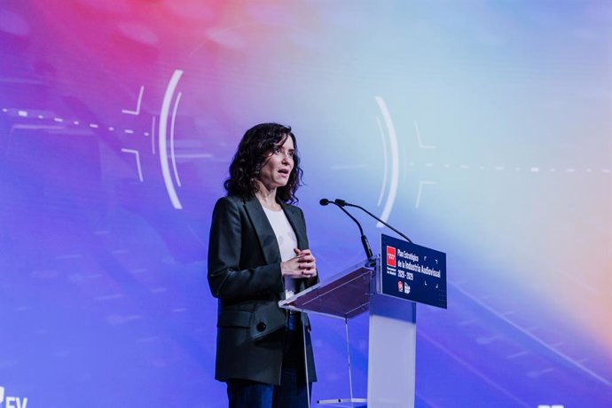 A Presidente da Comunidade de Madri, Isabel Díaz Ayuso, apresenta o Plano Audiovisual do Governo Regional no Madrid Content City, em 12 de dezembro de 2025, em Tres Cantos, Madri (Espanha). O Plano prevê ajuda para a produção de filmes que