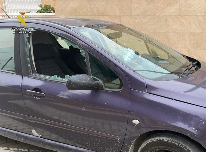 Vehículo implicado en la huida protagonizada por el detenido en Roquetas de Mar (Almería).