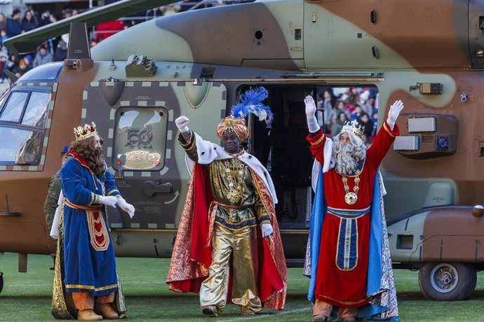 Los Reyes Magos realizan su aterrizaje triunfal en Las Gaunas para llenar de magia e ilusión a todos los niños riojanos