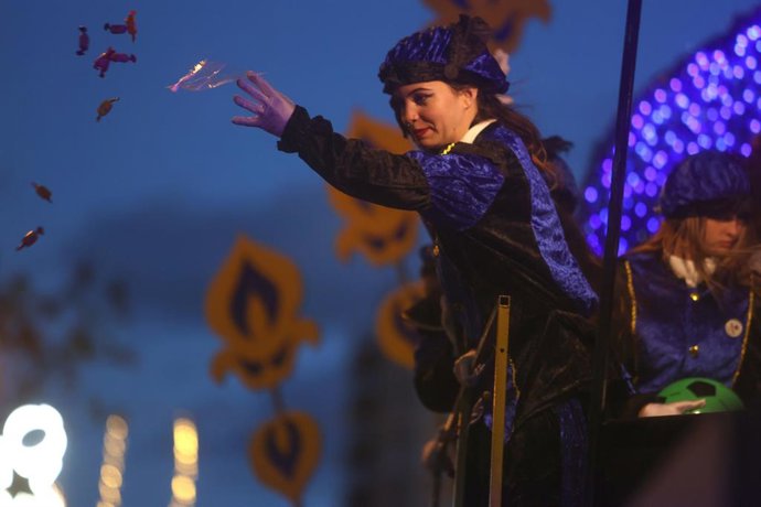 Archivo - Detalle de la Cabalgata de Reyes Magos de Cádiz el 5 de enero de 2024. ARCHIVO.