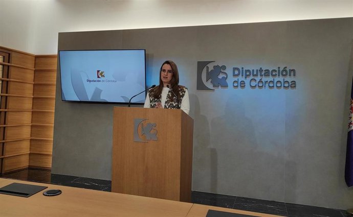 Archivo - La delegada de Desarrollo Tecnológico, Transformación Digital y Juventud de la Diputación de Córdoba, Sara Alguacil, en rueda de prensa.