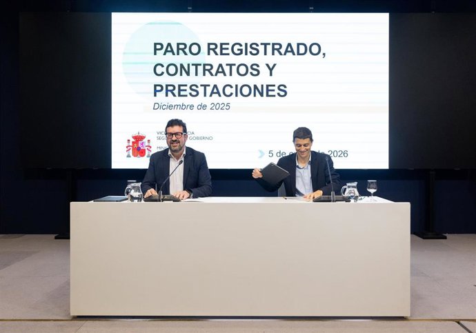 Los secretarios de Estado de Trabajo, Joaquín Pérez Rey, y de Seguridad Social y Pensiones, Borja Suárez, presentan los datos de paro registrado y de afiliación a la Seguridad Social correspondientes al mes de diciembre de 2025, a 5 de enero de 2026, en M