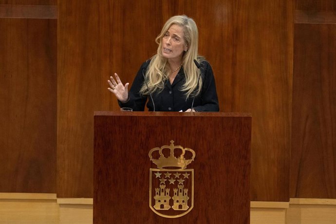 Archivo - La consejera de Economía, Hacienda y Empleo de la Comunidad de Madrid, Rocío Albert, durante el pleno de la Asamblea de Madrid, a 4 de diciembre de 2025, en Madrid (España). 