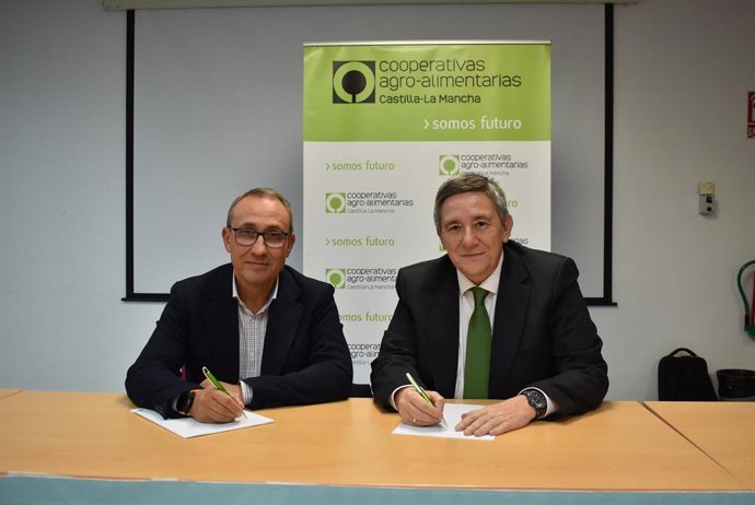 Iberdrola y Cooperativas Agro-Alimentarias de Castilla-La Mancha firman un convenio para impulsar la descarbonización.