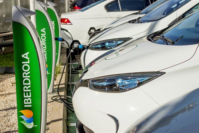 Archivo - Imagen de punto de recarga para vehículo eléctrico de Iberdrola