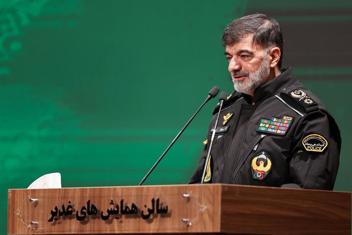 O chefe de polícia do Irã, Ahmad Reza Radan, durante uma coletiva de imprensa na capital Teerã (arquivo).