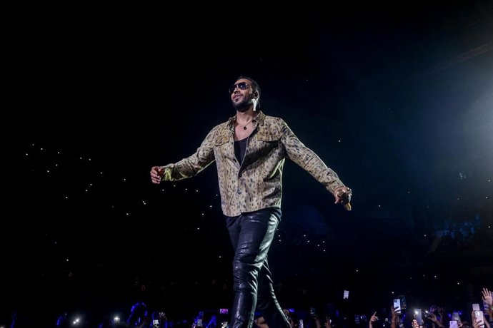 Archivo - El cantante Romeo Santos durante una actuación en el Wizink Center de Madrid, en foto de archivo