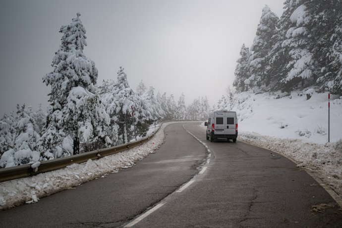 Puerto de montaña La Collada de Toses durante el temporal de nieve en Girona, a 28 de diciembre de 2025, en Girona, Catalunya (España).