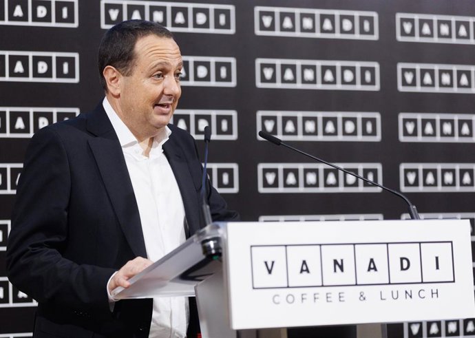 Archivo - El fundador de Vanadi Coffee, Salvador Martí durante el tradicional toque de campana con motivo de su incorporación al mercado de valores BME Growth, en el Palacio de la Bolsa, a 20 de julio de 2023, en Madrid (España). 