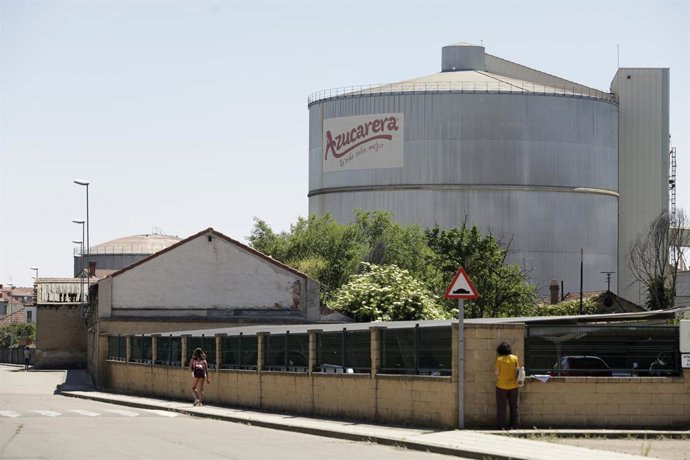 Archivo - Fábrica de Azucarera en La Bañeza (León).