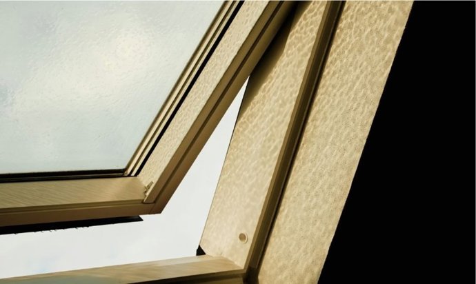 Por qué dejar la ventana entreabierta para ventilar no es tan buena idea y cómo hacerlo correctamente