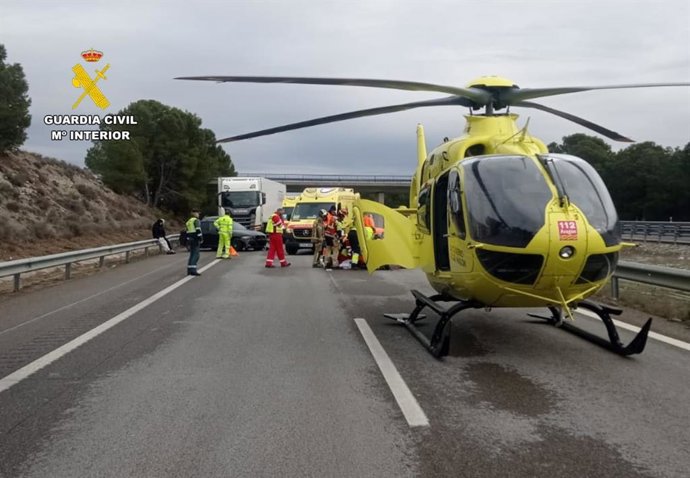 Helicóptero do 112 Aragón transporta uma menina de 13 anos gravemente ferida em um acidente de trânsito.