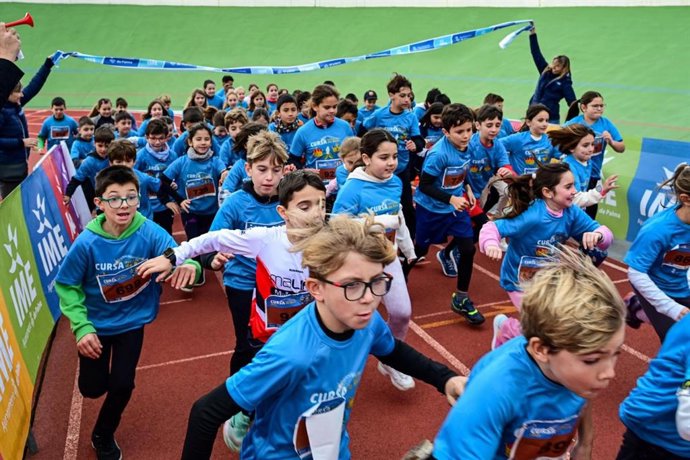 La XVI Cursa Infantil de Reis reúne a más de 1.000 participantes en la pista de atletismo Mateo Domínguez de Son Moix