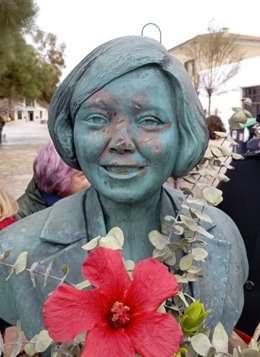 Imagen del busto de Aurora Picornell donde se puede observar el "grave estado deterioro"