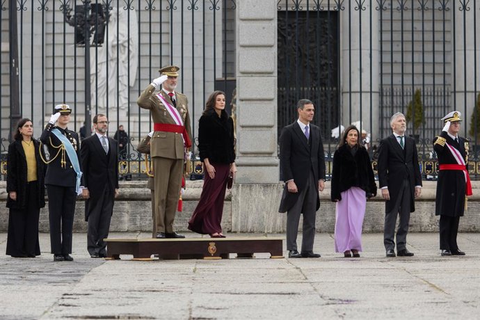 Archivo - La princesa Leonor, el Rey Felipe VI, la Reina Letizia, el presidente del Gobierno, Pedro Sánchez, la ministra de Defensa, Margarita Robles, y el ministro de Interior Fernando Grande-Marlaska, durante la Pascua Militar, en el Palacio Real, a 6 d