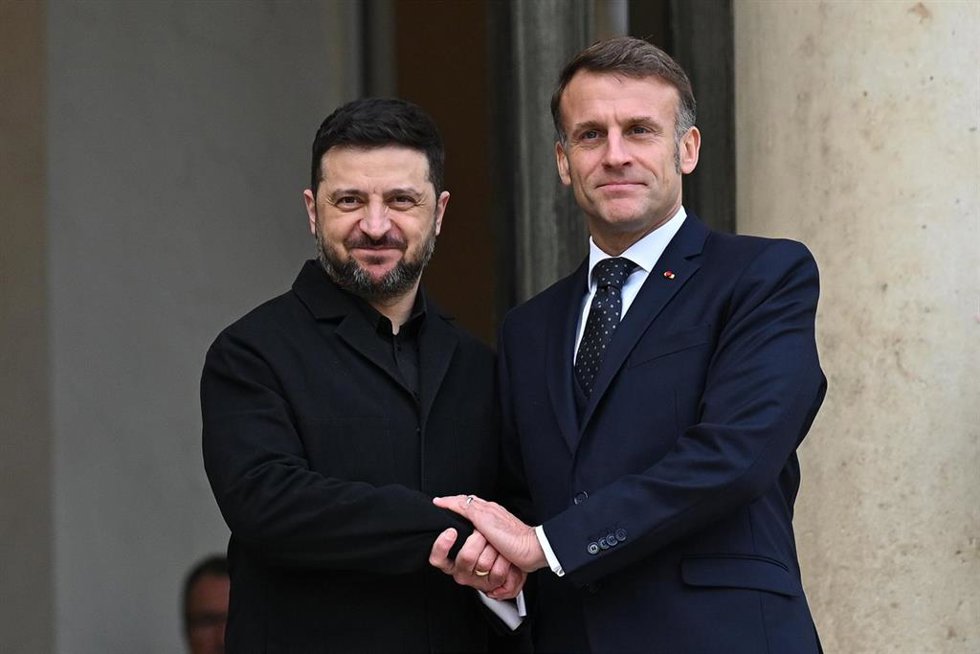 Archivo - Imagen de archivo del presidente de Francia, Emmanuel Macron, y su homólogo ucraniano, Volodimir Zelenski