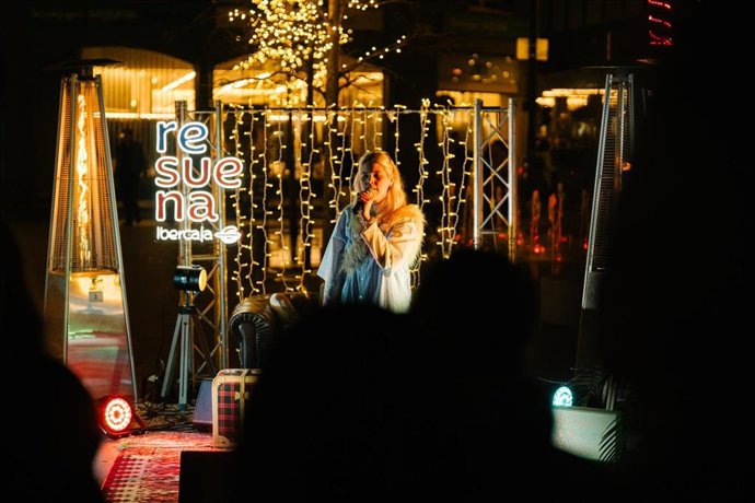 La venezolana afincada en Zaragoza Rada Mancy, en un momento de su concierto en el Re-Suena de Ibercaja.