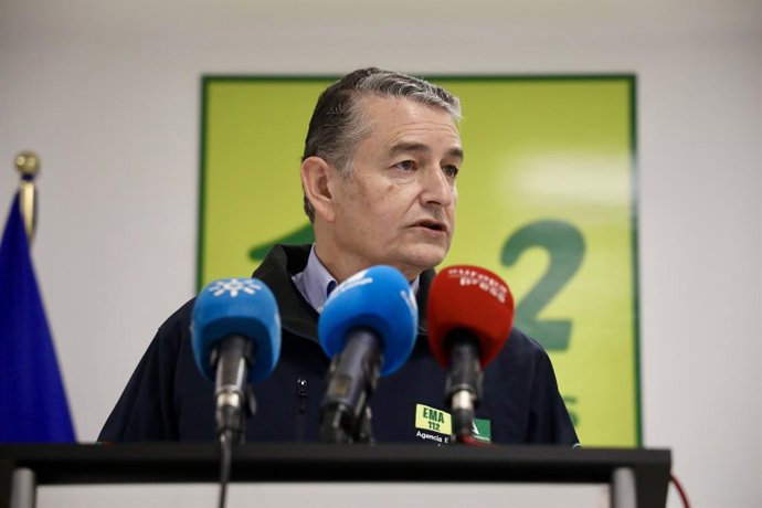 El consejero de Sanidad, Presidencia y Emergencias, Antonio Sanz, informa sobre el Plan de Emergencia activado por el temporal en la provincia de Málaga y Andalucía, a 4 de enero de 2026 en Málaga (Andalucía, España).  El consejero de Sanidad, Presidencia