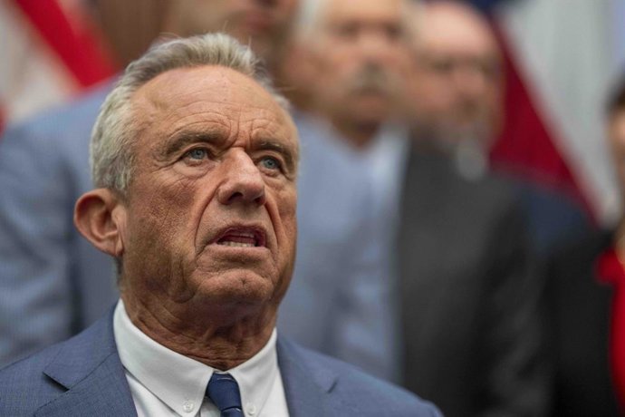 Archivo - August 28, 2025, Austin, Tx, United States: U.S. Secretary of  Heath and Human Services (HHS) ROBERT F. KENNEDY, JR. speaks to the press about  Texas' health care initiatives in a press conference with Texas Governor Greg Abbott (not shown) at t