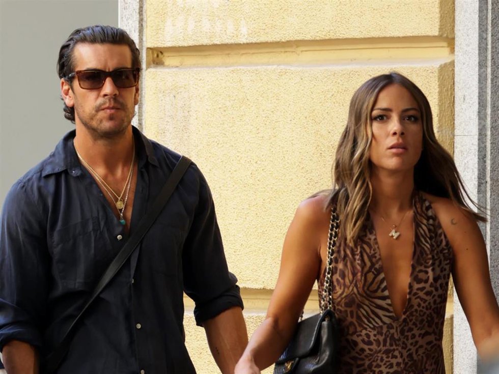 Archivo - (Foto De ARCHIVO) Mario Casas Y Melyssa Pinto Paseando