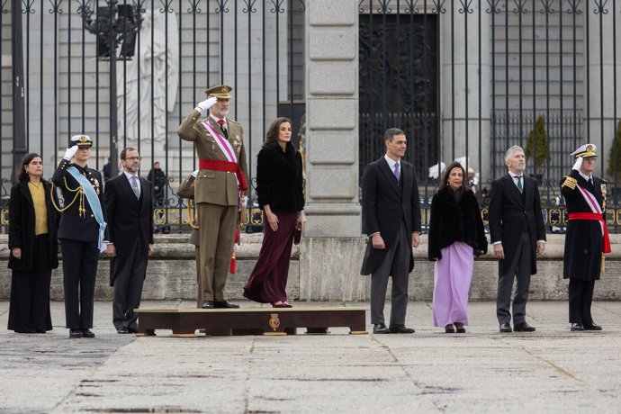 La princesa Leonor, el Rey Felipe VI, la Reina Letizia, el presidente del Gobierno, Pedro Sánchez, la ministra de Defensa, Margarita Robles, y el ministro de Interior Fernando Grande-Marlaska, durante la Pascua Militar, en el Palacio Real, a 6 de enero 