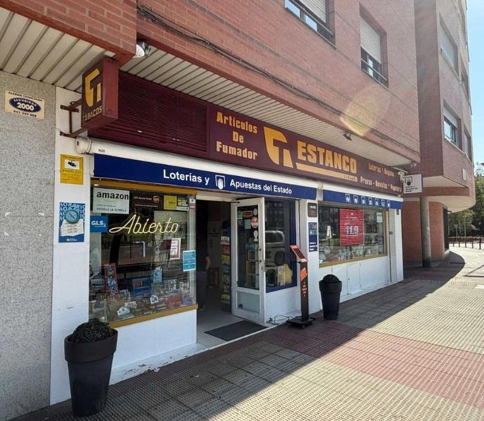 La administración número 89, en la calle Piqueras de Logroño, reparte algo de un Gordo de 'El Niño' muy repartido