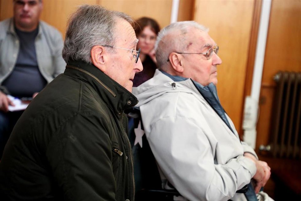 Archivo - Los dos hijos de José Varela Cachaza, oficial de Telégrafos y condenado a prisión en el año 1942, comparece en los juzgados de Ferrol, a 25 de noviembre de 2025, en Ferrol, A Coruña, Galicia (España).