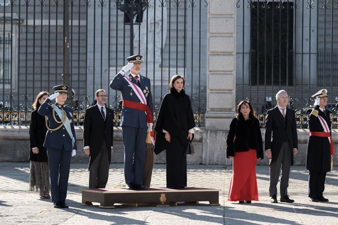 La princesa Leonor, el Rey Felipe VI, la Reina Letizia, la ministra de Defensa, Margarita Robles y el ministro de Interior, fernando Grande Marlaska, durante la Pascua Militar, en el Palacio Real, a 6 de enero de 2026, en Madrid (España). La Pascua Milita