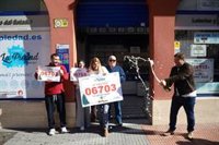 Lotería La Piedad de Málaga reparte dos millones del primer premio de 'El Niño': "Aún estoy temblando"
