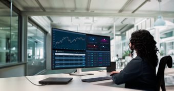 Dell UltraSharp 52 Thunderbolt Hub Monitor 2 