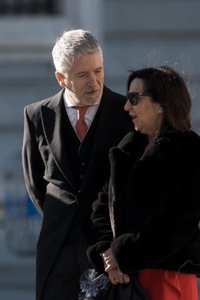 PSOE replica a Feijóo que el Gobierno está representado en la Pascua Militar y Sánchez en una cumbre internacional