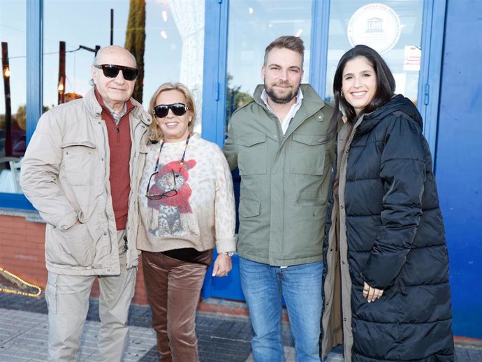 Carmen Borrego, José Carlos Bernal, José María Almoguera y María llegan al restaurante para celebrar el día de reyes
