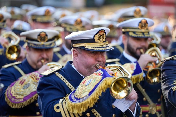 Archivo - Detalle de la banda de música Esperanza de Triana al comienzo de la Carrera Oficial, a 30 de marzo de 2024, en Sevilla, Andalucía (España). (Foto de archivo).
