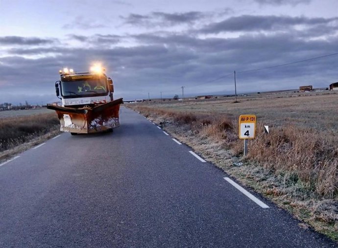 Ocho de cada diez kilómetro de la red de la Diputación de Ávila tratados frente al hielo.