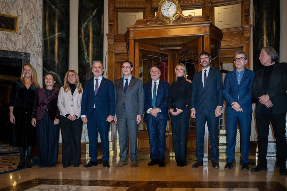 Fotografía de autoridades en la cena del Premio Nadal y el Premi Josep Pla