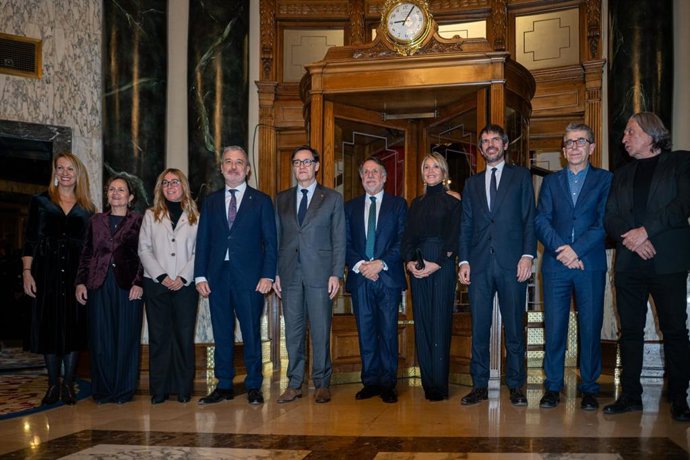 Autoritats en el sopar del Premi Nadal i el Premi Josep Pla