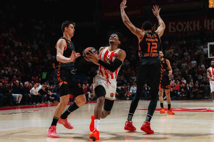 Imagen del partido entre el Estrella Roja y el Valencia Basket de la Euroliga 25-26