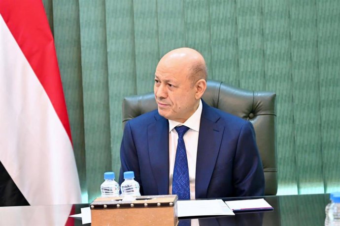 Archivo - El presidente del Consejo Presidencial de Liderazgo, Rashad al Alimi, quien encabeza el principal organismo de las autoridades de Yemen reconocidas internacionalmente (archivo)