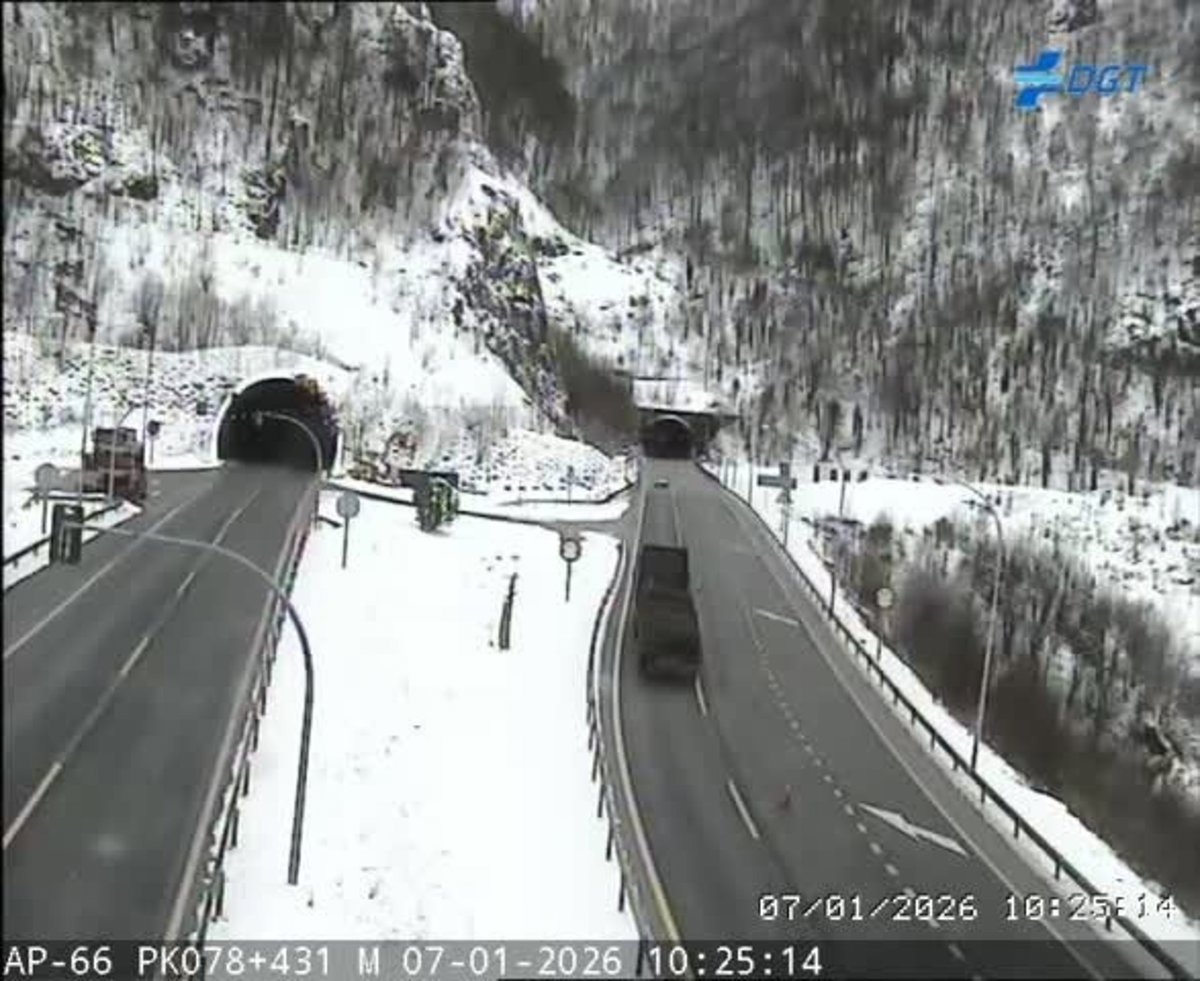 Lagos, La Cubilla y Connio, cerrados por nieve, mientras otros 13 puertos y 5 carreteras requieren cadenas