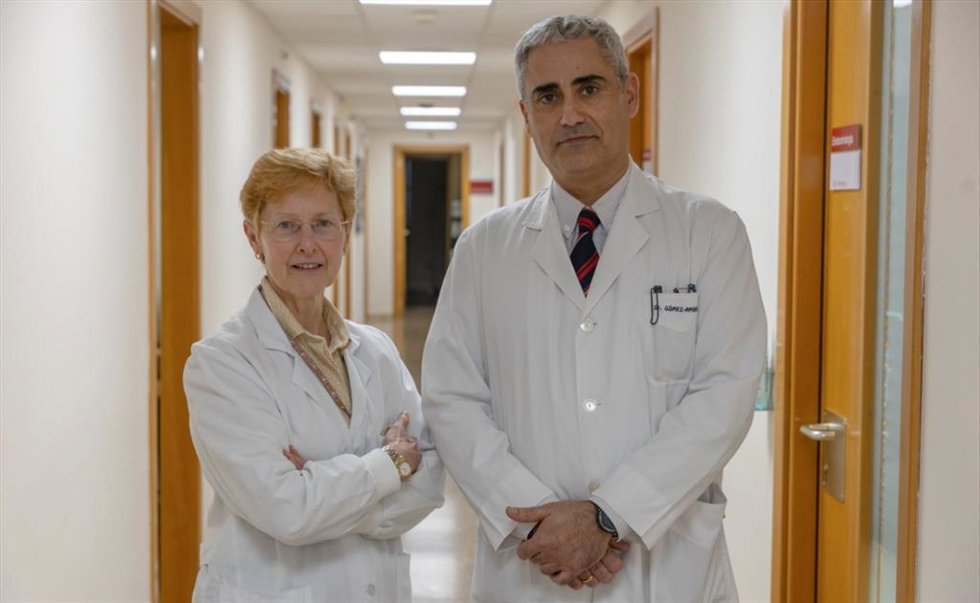 La Dra. Gema Frühbeck codirectora del Área de Obesidad de la Clínica junto al Dr. Javier Gómez Ambrosi, investigador del Laboratorio de Investigación Metabólica.