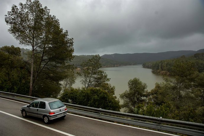 Archivo - Vista del pantà de Foix