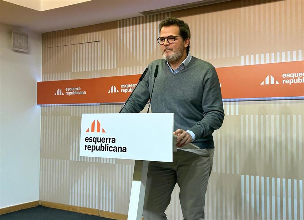 El vicesecretario de Comunicación y portavoz de ERC, Isaac Albert, durante una rueda de prensa en la sede del partido