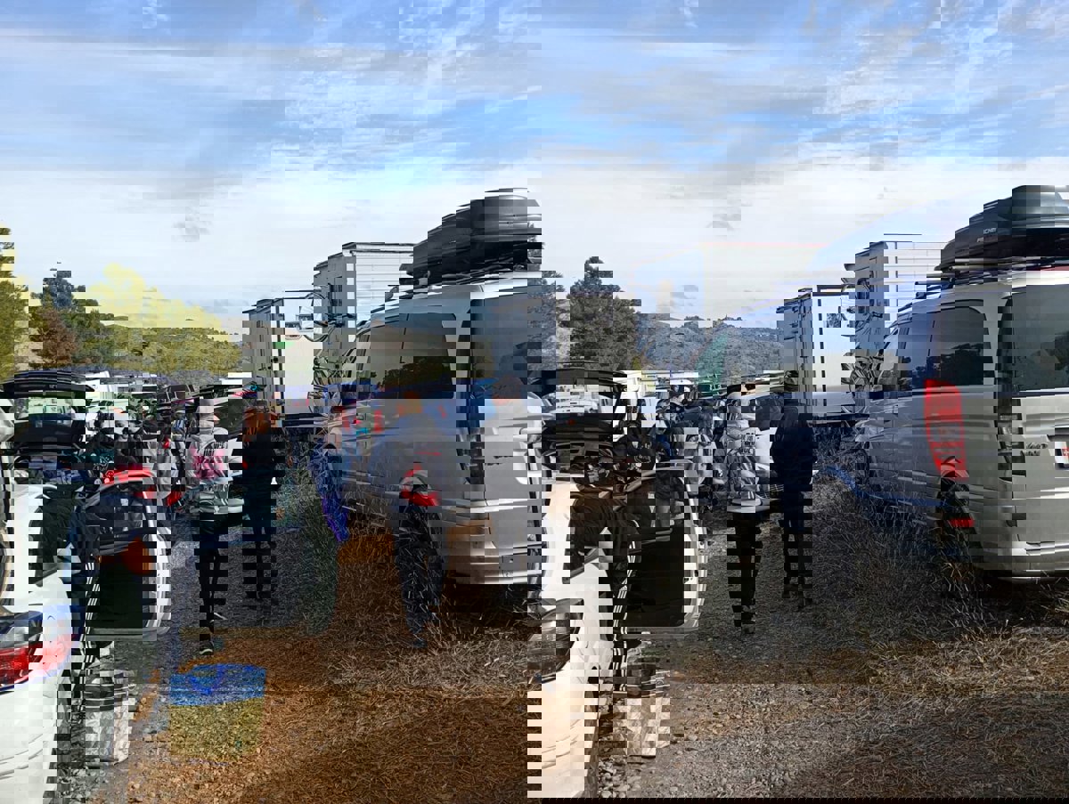 Concluye tras una semana la rave del embalse del Cenajo con la retirada de los últimos vehículos este miércoles