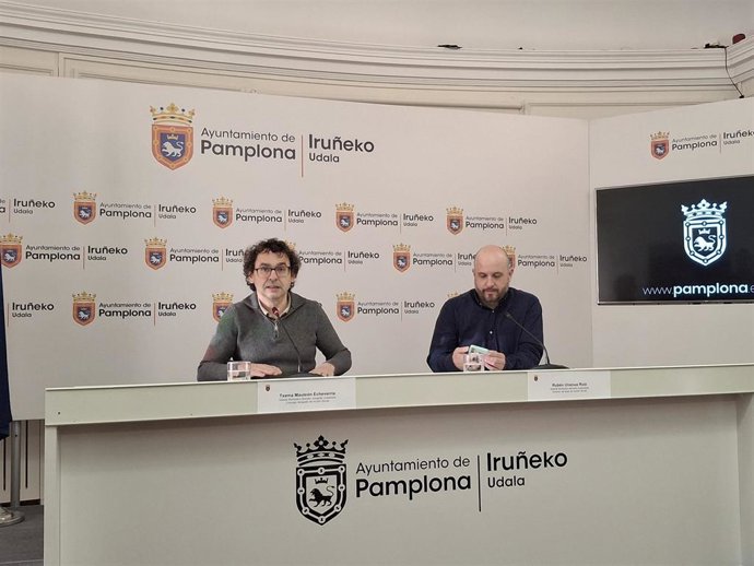 El concejal delegado de Acción Social, Txema Mauleón, junto con el director de Acción Social, Rubén Unanua.